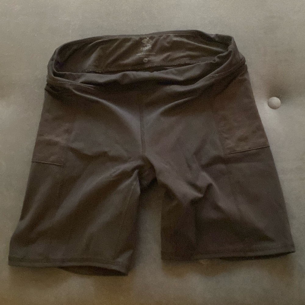 VGUC Rabbit Speed Leggy 7’ Shorts Size Medium